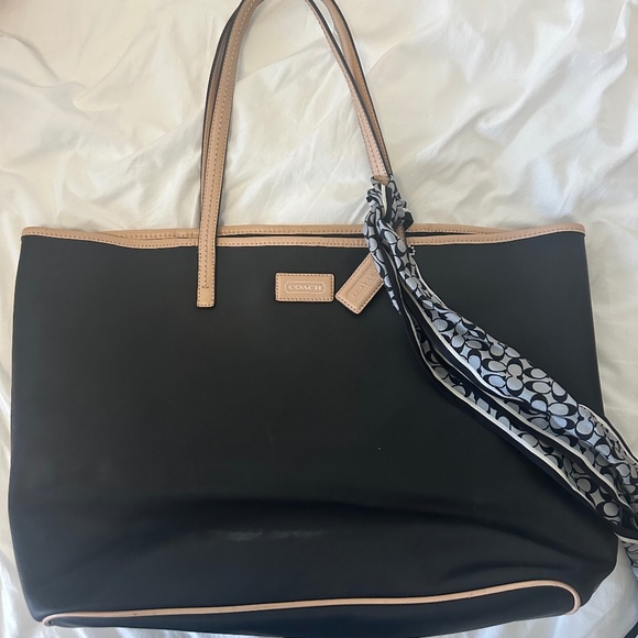 Black Leather LG Coach Tote Bag with Scarf - Picture 1 of 2